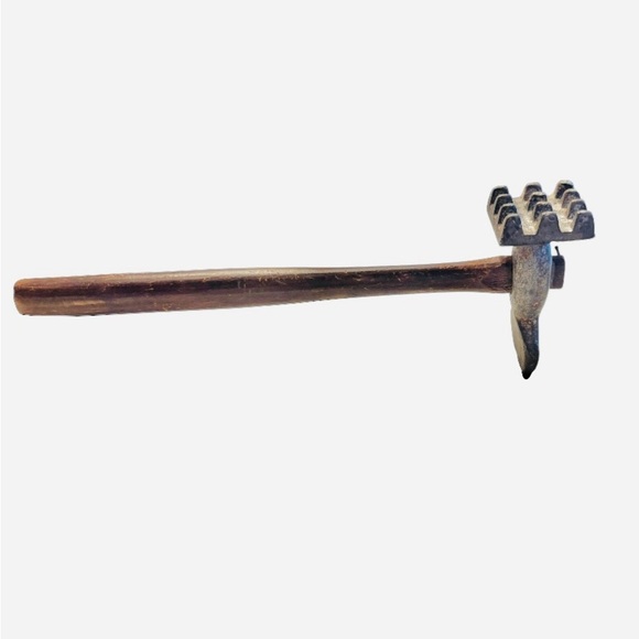 Vintage Meat Tenderizer Ice Bone Breaker Cast Iron Wood Handle Farmhouse Kitchen - Picture 5 of 5